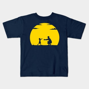 silhouette father and daughter Kids T-Shirt